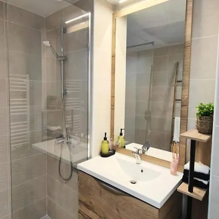Apartment For 6 People *